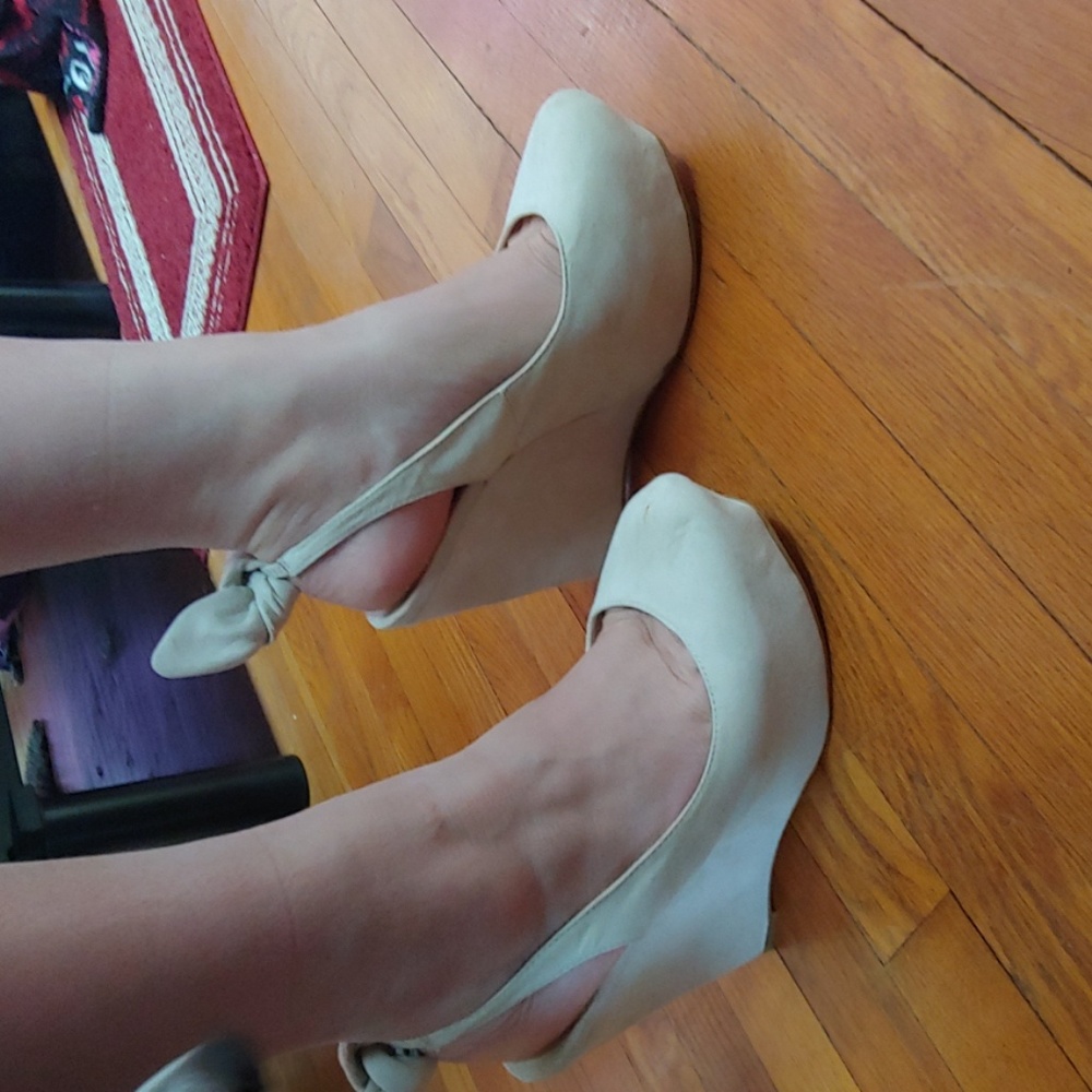 Elizabeth Brady pumps